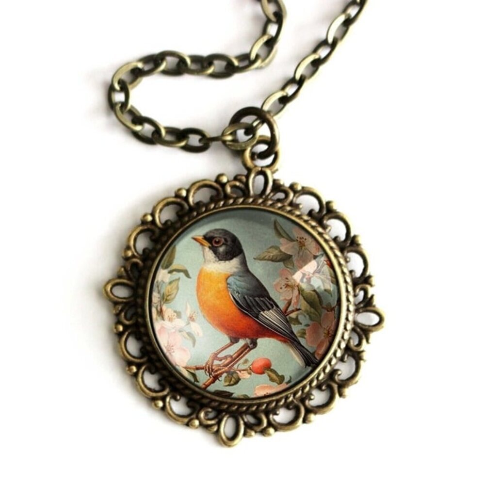 Vintage Robin Bird Necklace - Cottage Core Ornate Pendant - Antique Jewelry - Picture 2 of 6